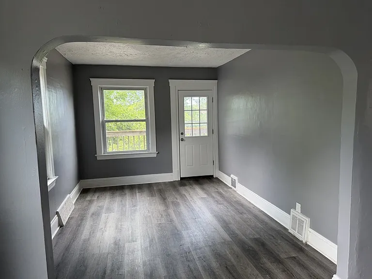 10709 Fidelity Ave — Photo 13