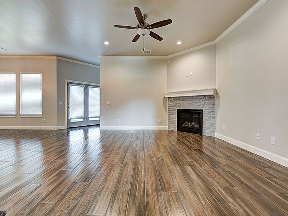 Example of Bellevue I floor plan - Features and Finishes may vary based on product availability