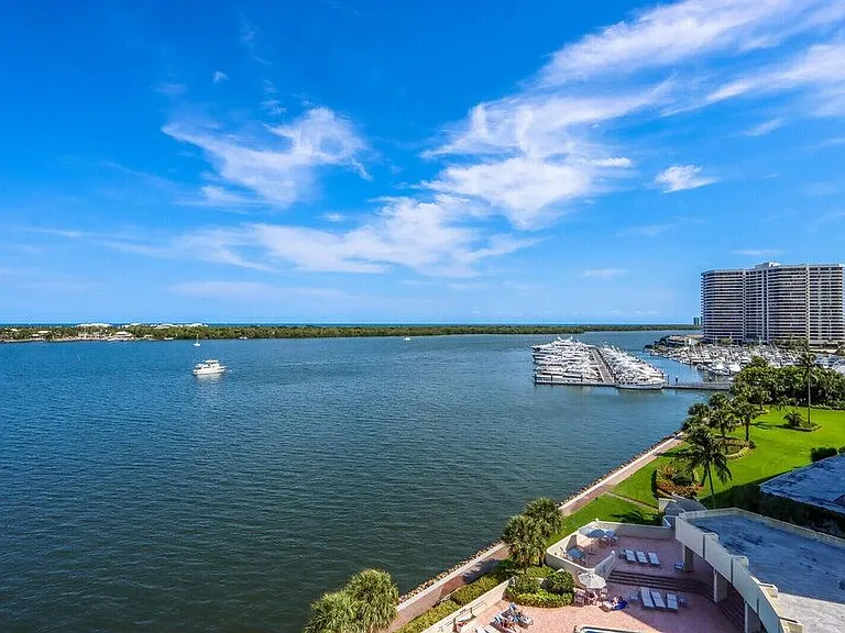 130 Lakeshore Dr #923 — Photo 3