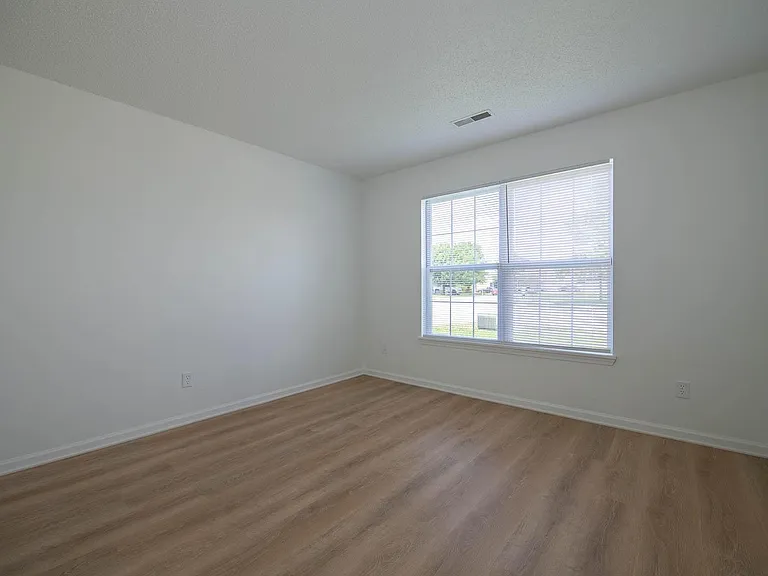 9661 Trail Dr — Photo 5