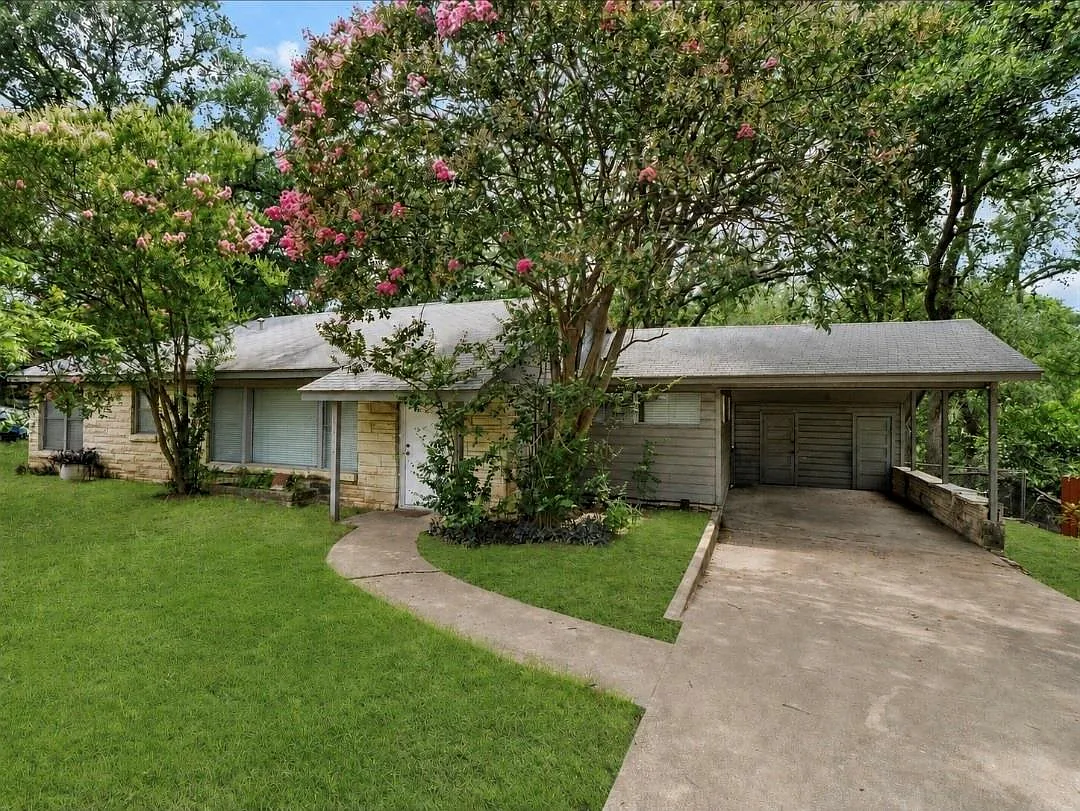 3 bed, 1.0 bath, 1278 sqft, $1,995 — Photo 2