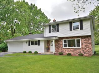 4595 Meadow Vw E, Brookfield, WI 53005