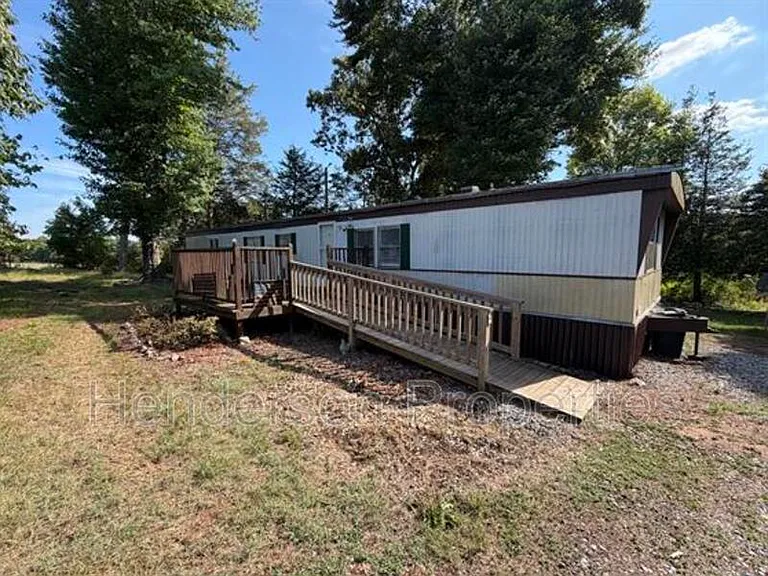 733 Indian Hill Rd — Photo 2