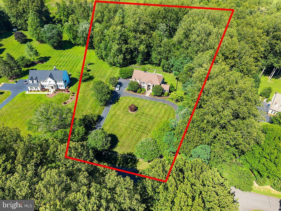 1st image of 11224 Devereux Manor Ln