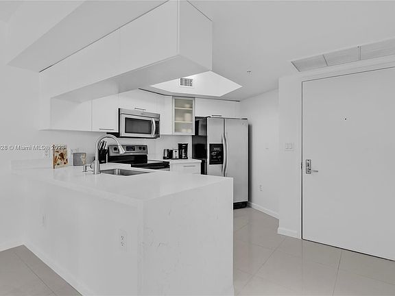 5th image of 1750 N Bayshore Dr APT 1602