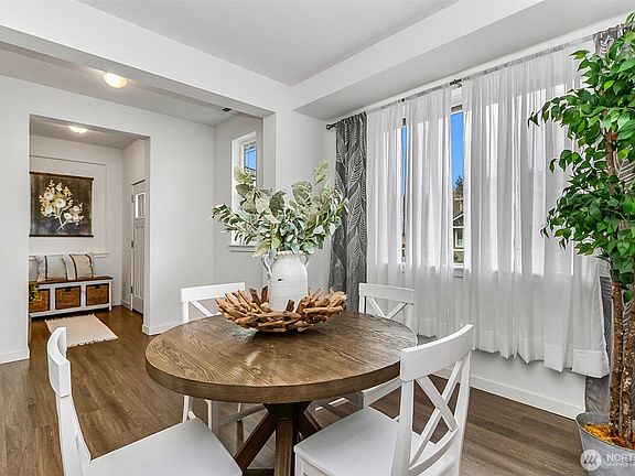 5th image of 3112 Loch Ness Loop