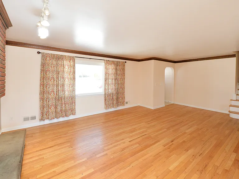 79 Grand Blvd — Photo 4
