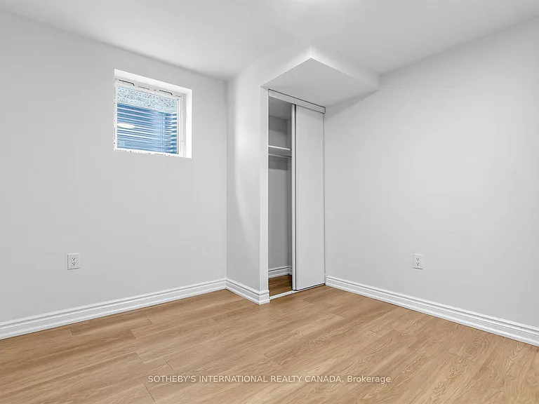 11 Valley Centre Dr #BASEMENT — Photo 17
