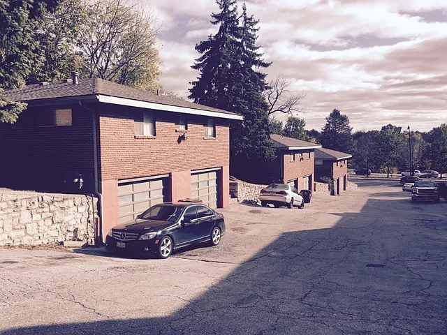 1326 W Truman 64050 DUPLEX — Photo 2