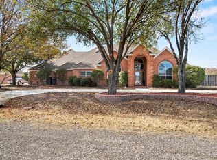 909 Country Creek Ln, Red Oak, TX 75154