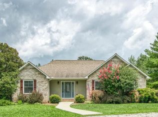 3417 Riveroaks Dr, Cookeville, TN 38506