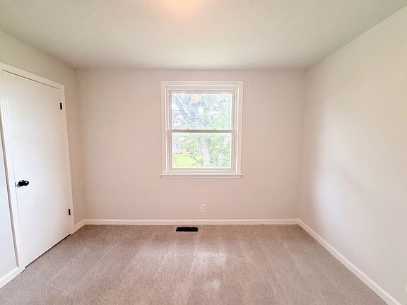 4th image of 324 Woodale Dr