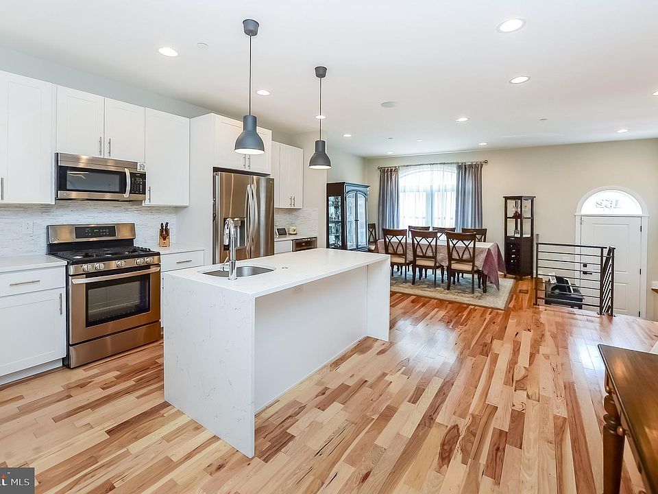 1st image of 152 Carson St