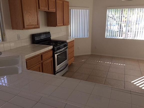 4th image of 5024 Tropical Cliff Ave