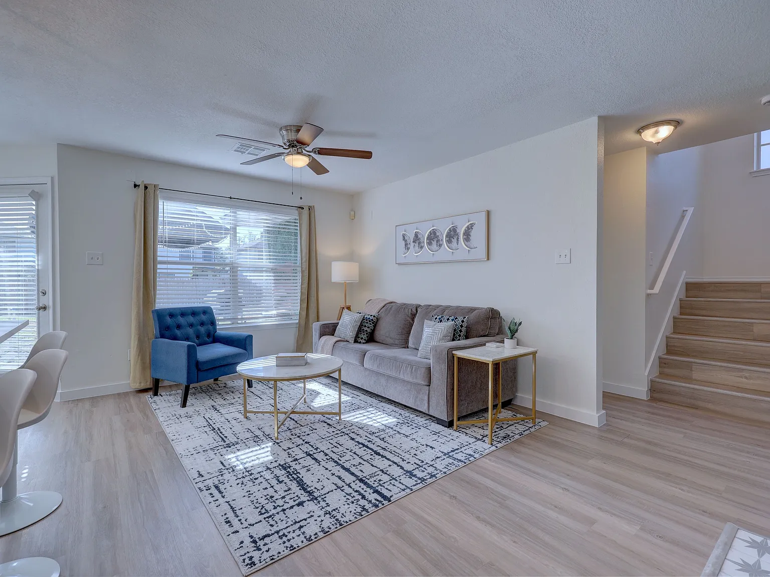 5 bed, 2500 sqft, $6,500 — Photo 1