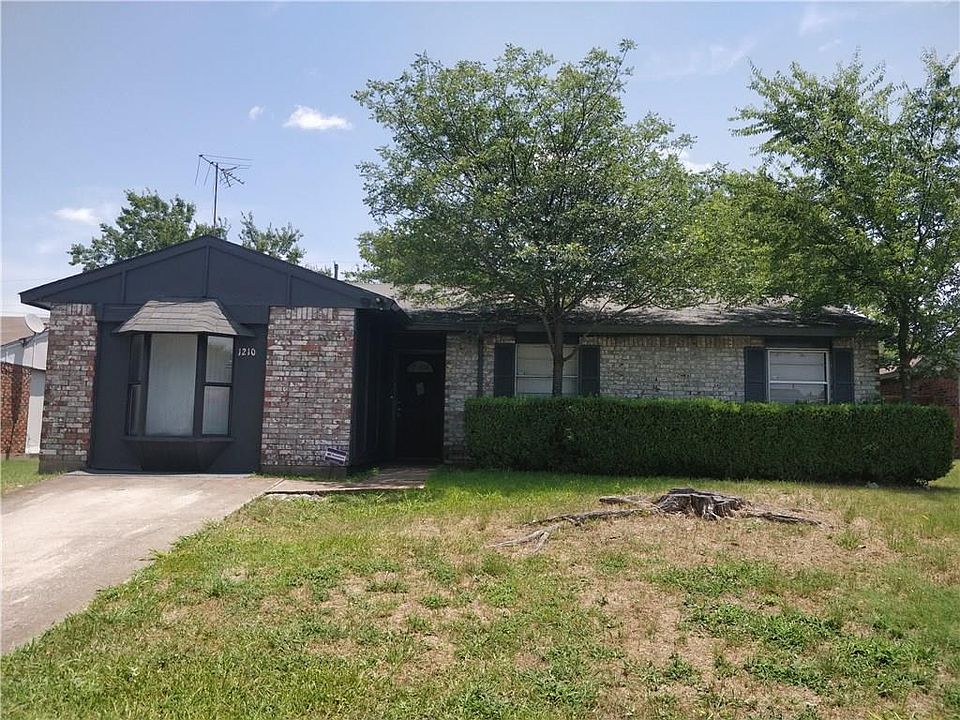 1st image of 1210 Ski Dr