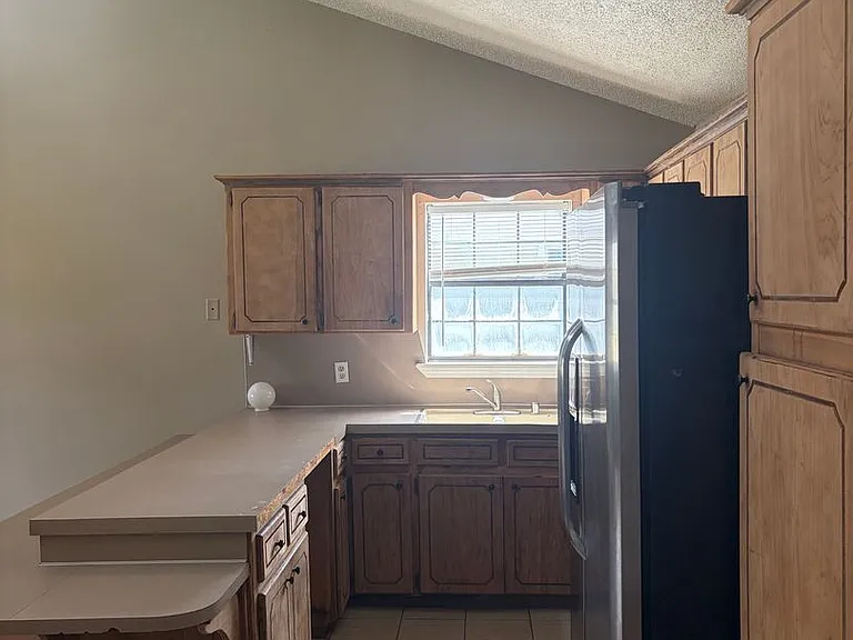 2402 Taft St — Photo 5