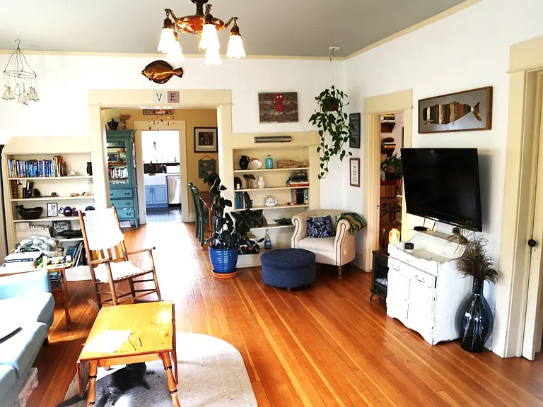 626 SW 5th St — Photo 2