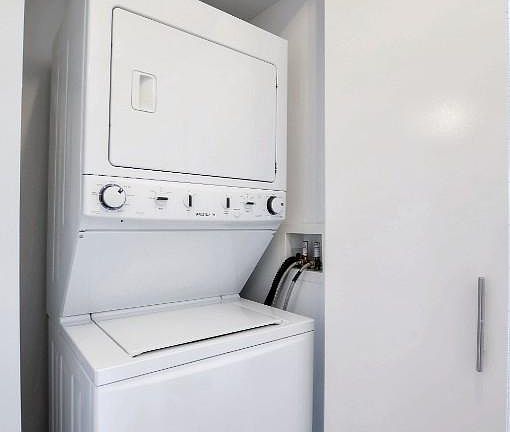4th image of 4545 Center Blvd #3519