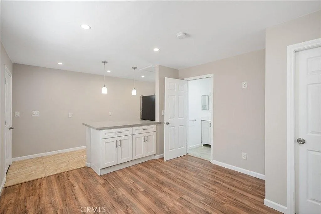 7310 Lindley Ave — Photo 4