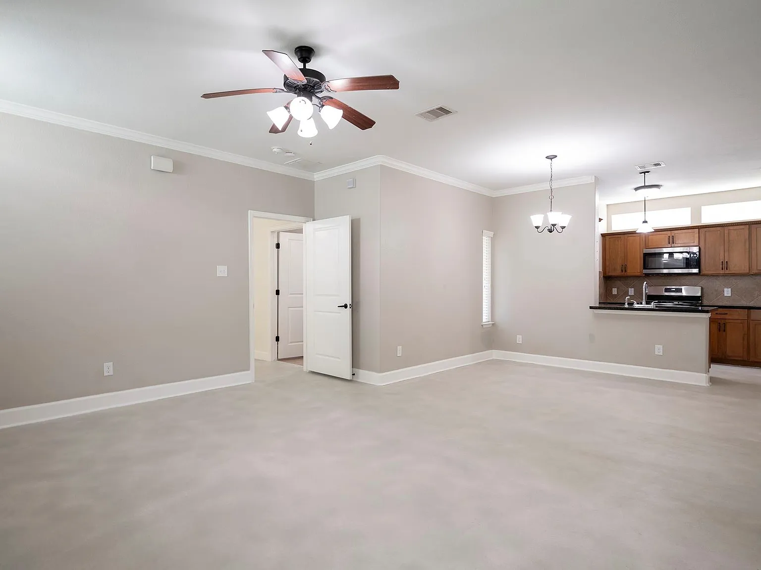 3 bed, 2.5 bath, 1610 sqft, $2,200 — Photo 4