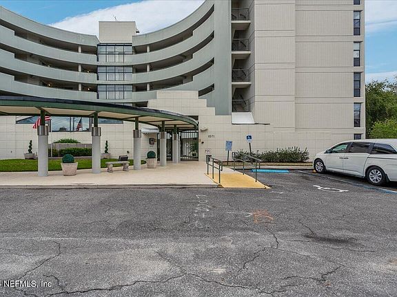 3rd image of 1071 EDGEWOOD Avenue S #210