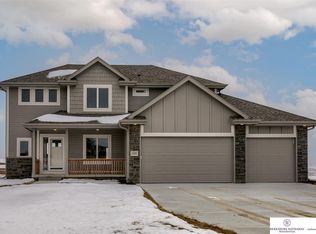 1095 Lilac Cir, Springfield, NE 68059