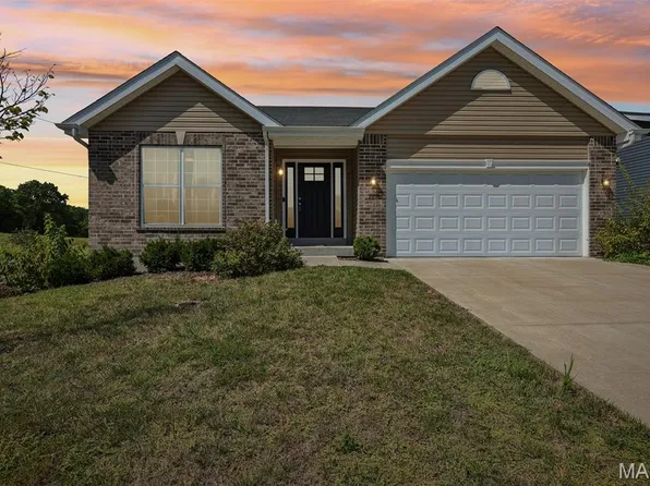 777 Creek View Dr, Fenton, MO 63026