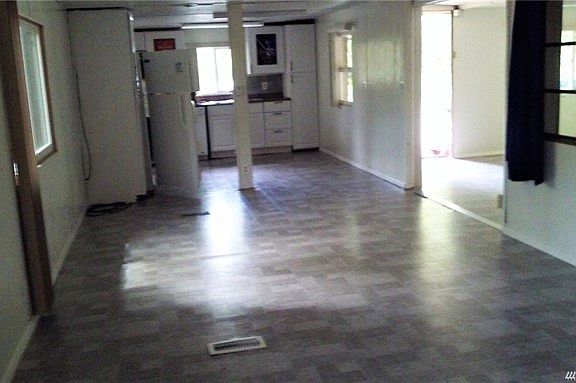 4th image of 431 SE Picadilly Dr