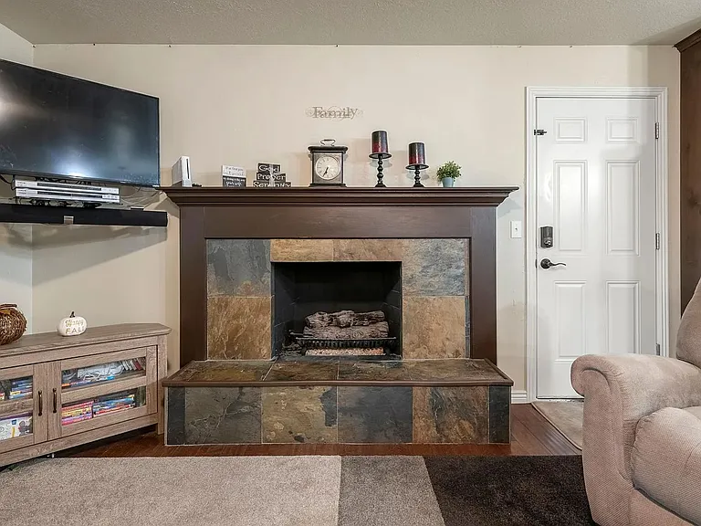 1553 E Huckleberry Cir — Photo 5