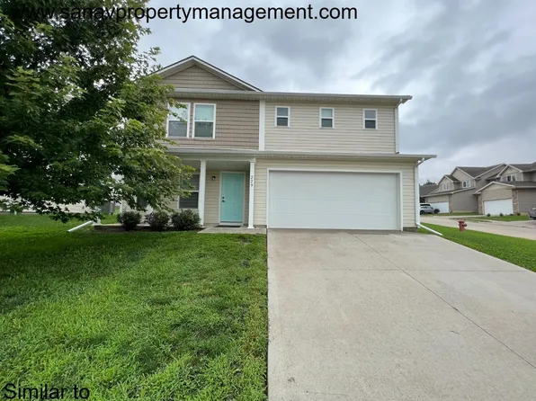229 Maple Ave, Norwalk, IA 50211