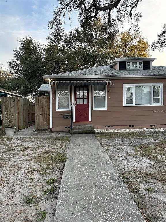 Building Photo - 780 27th Ave N