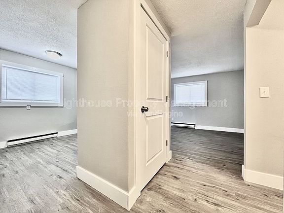 3rd image of 1490 Carmil Dr #4