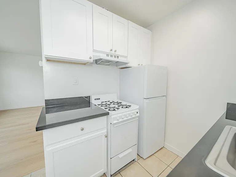 1640 5th Avenue — Photo 22