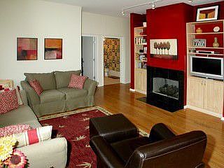 2nd image of 1955 N Leavitt St APT 3C