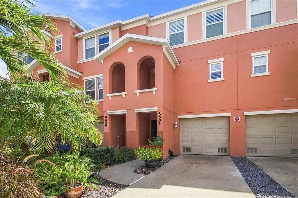 2 bed, 2.5 bath, 1064 sqft, $2,100 — Photo 1