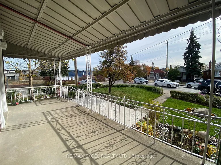 443 Vaughan Rd — Photo 5