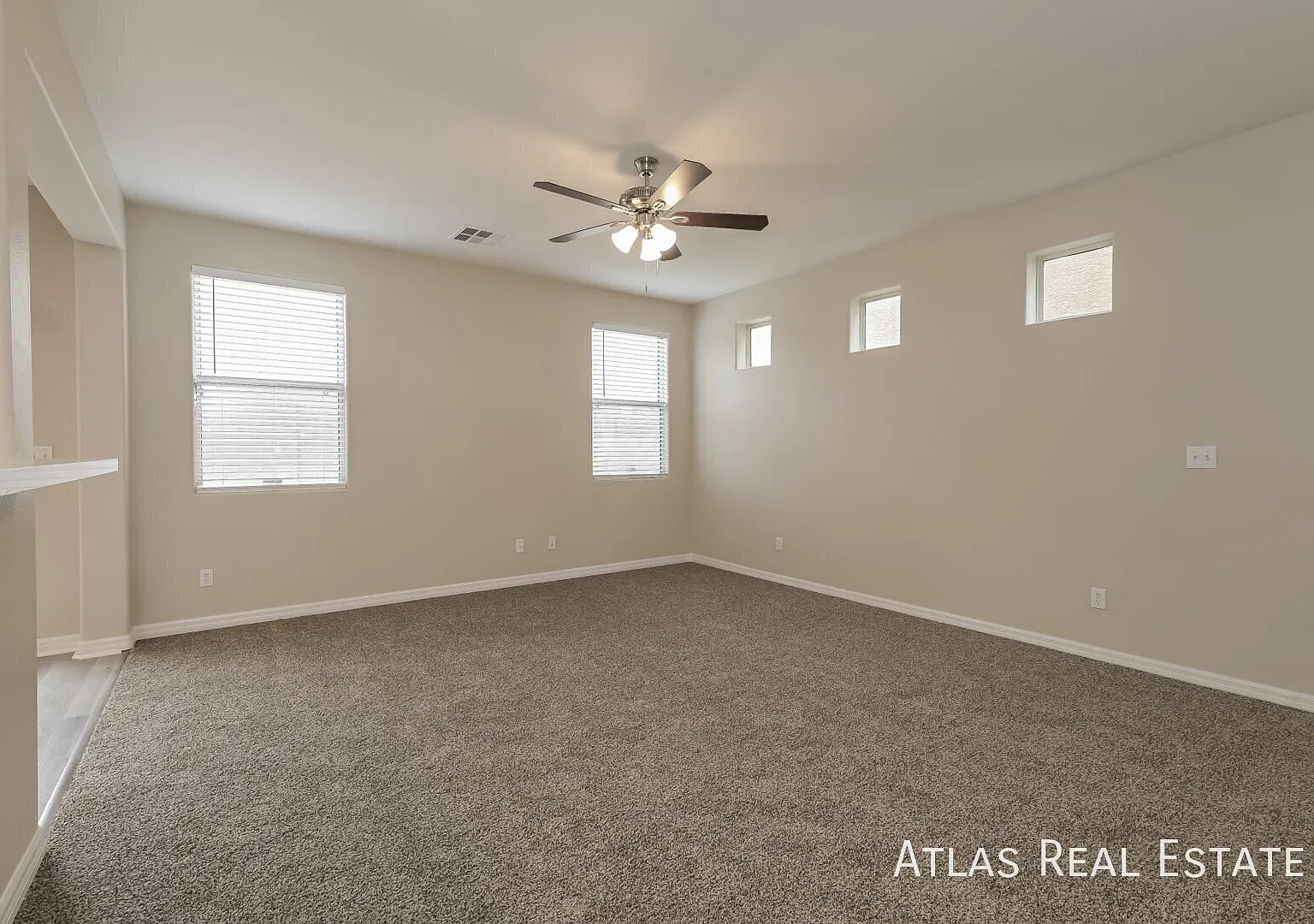You'Ve Found The Perfect Place! Two Story, 3- Bedroom Home Near Tropicana Avenue And S. Broadbent... — Photo 3
