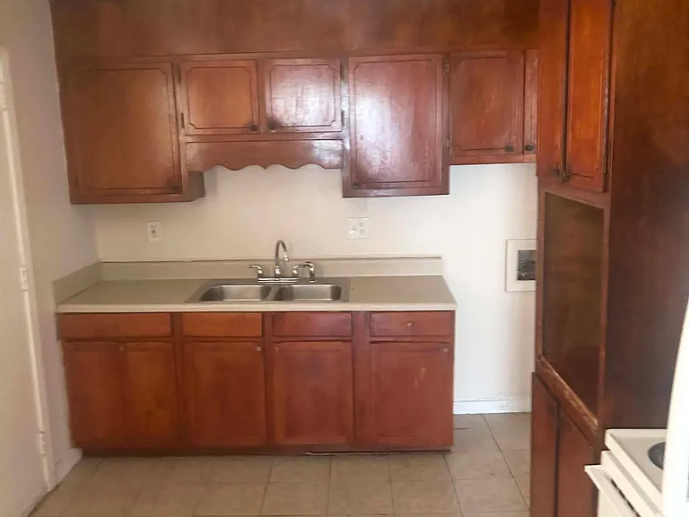 3724 Maple Ave SW — Photo 3