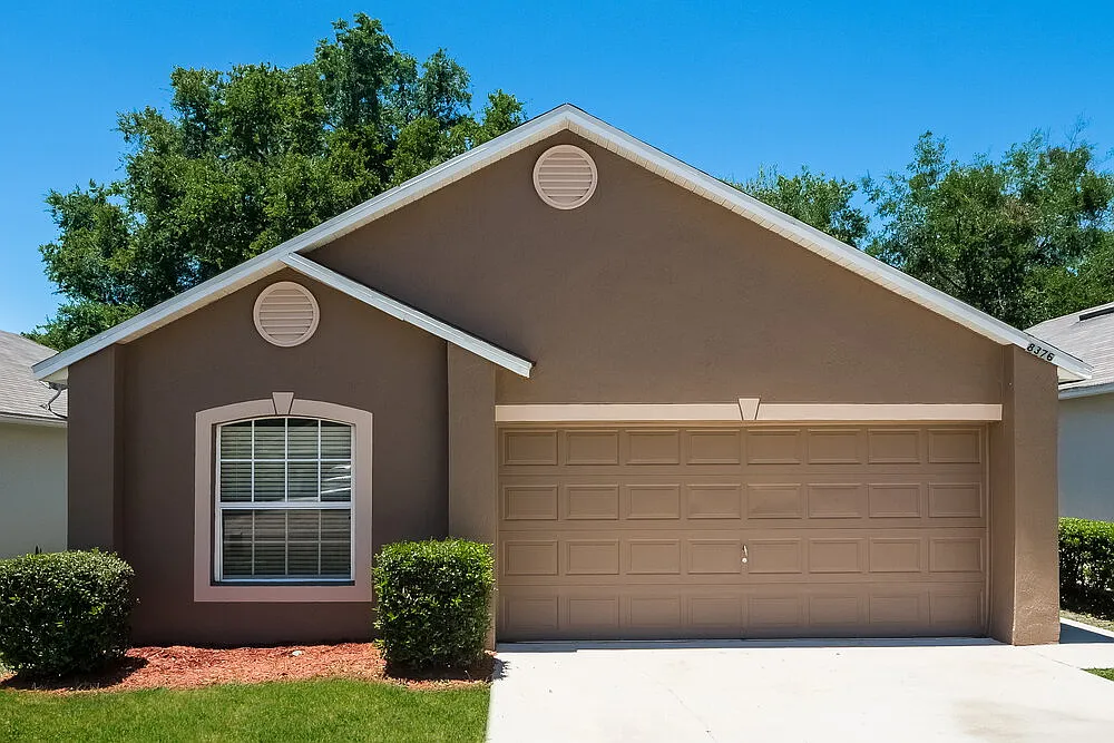 3 bed, 2.0 bath, 1324 sqft, $2,390 — Photo 1