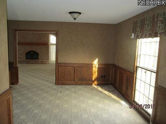 3rd image of 3915 N Shore Dr