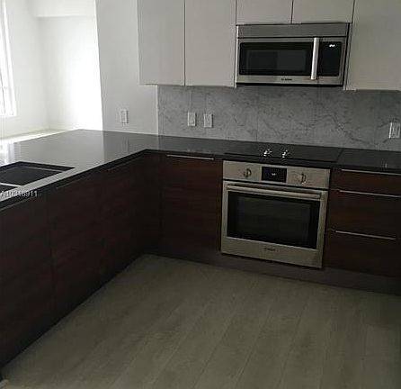 2nd image of 601 NE 27th St APT 0906