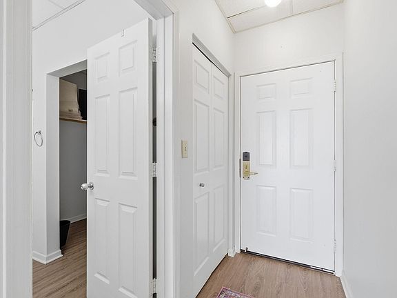 4th image of 431 S 7th St APT 2704