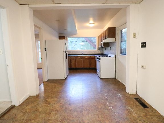 4th image of 42 Ulster Ave #1