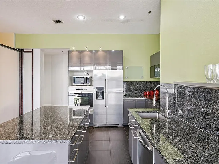 151 E Washington St #3B — Photo 16