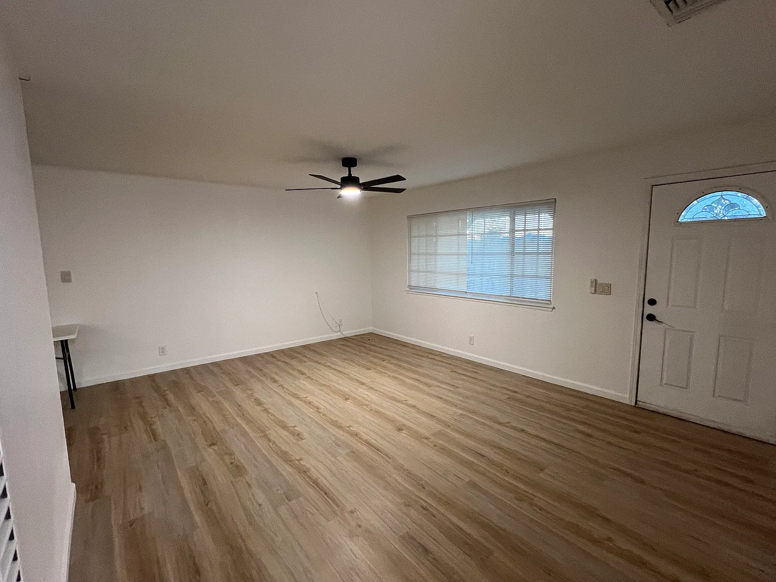 3 bed, 1000 sqft, $2,200 — Photo 4