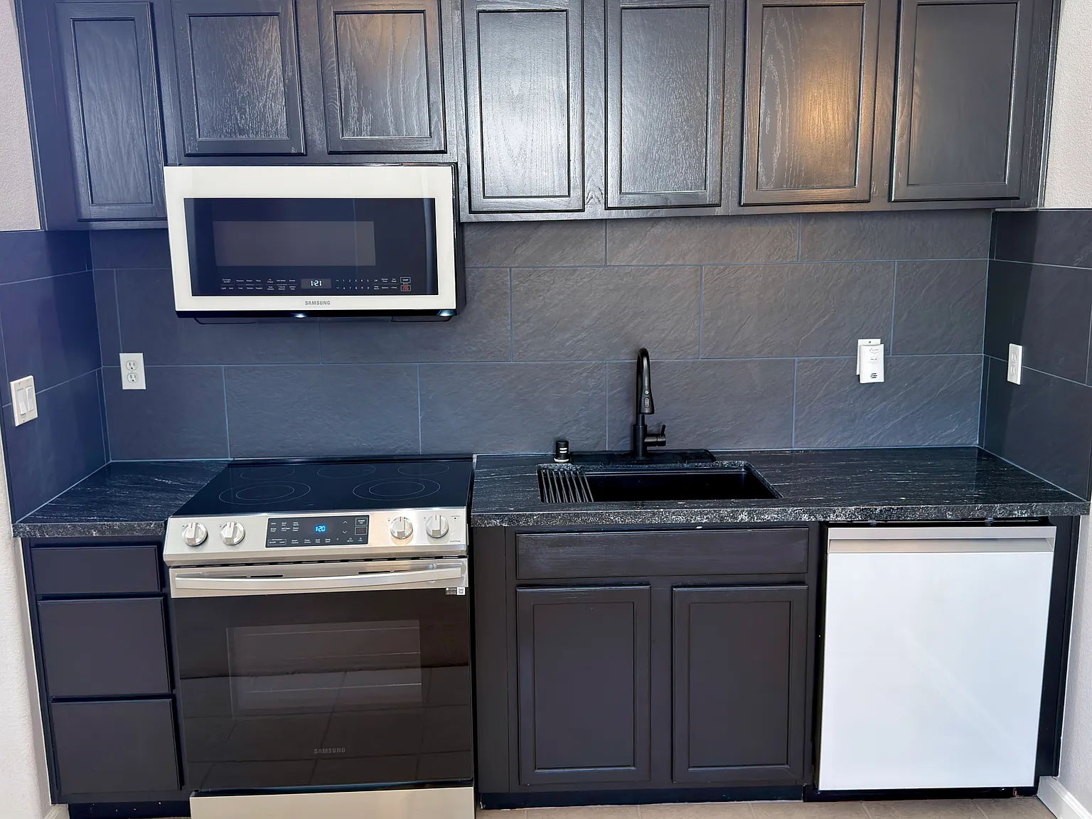 Studio, 465 sqft, $1,995 — Photo 2