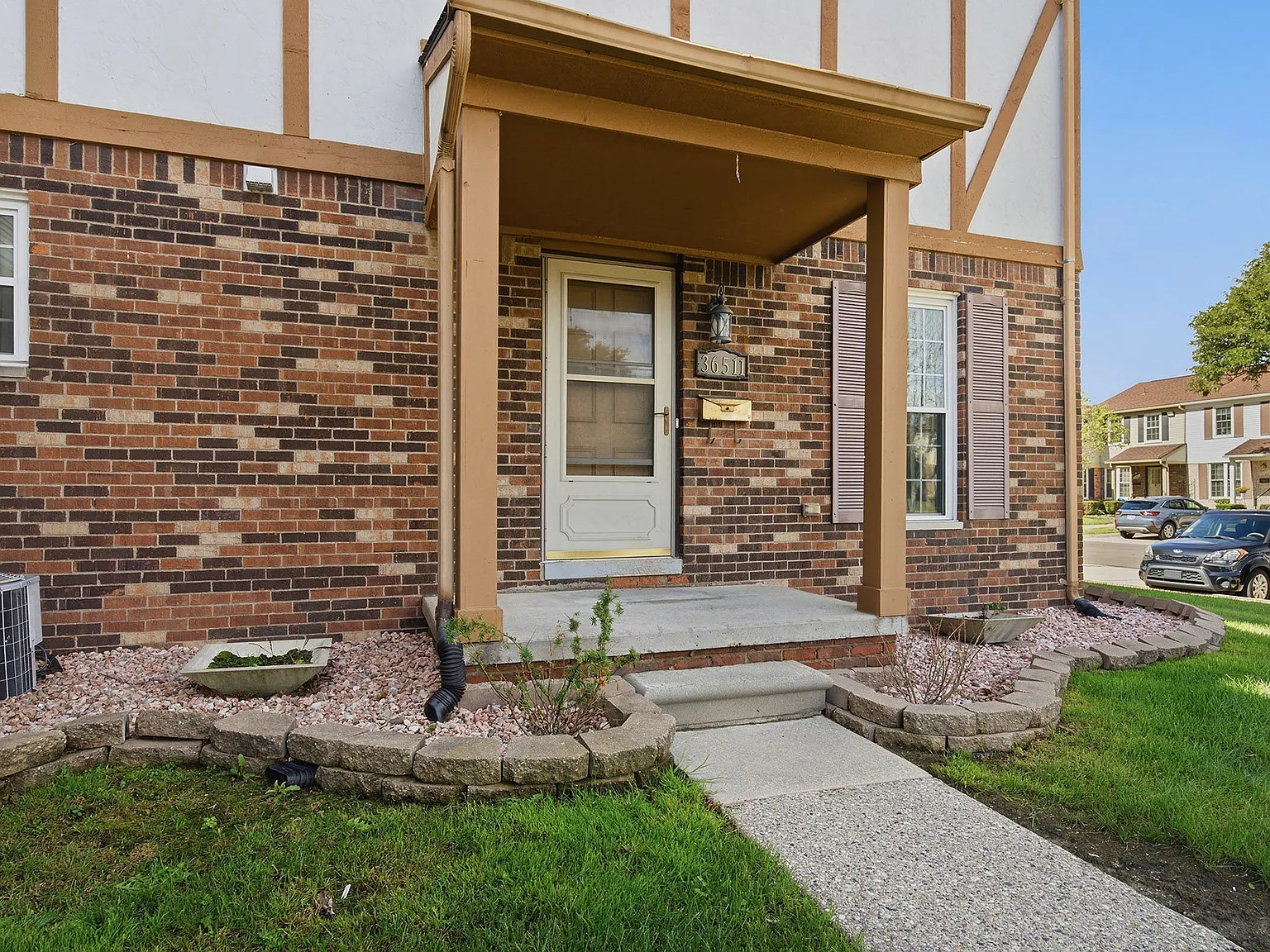 36511 Park Place Dr — Photo 2