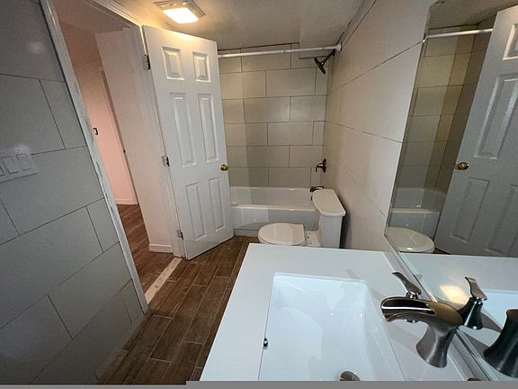 5th image of 200 N Pearl St #Basement