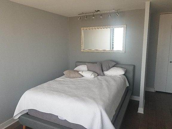 5th image of 2020 N Lincoln Park W APT 27C
